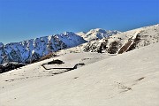 46  a  pestar neve in direttissima superiamo la Terza Baita del Vaccaro (1649 m) 